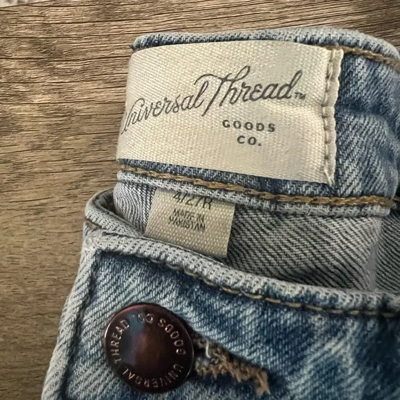 Universal Thread Women's Blue Straight Leg Jeans - Picture 2 of 7